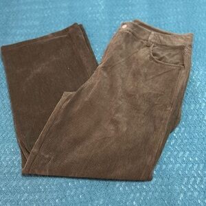 Pink Lily Women’s Forest Green Corduroy Pants

Size XL

#1814